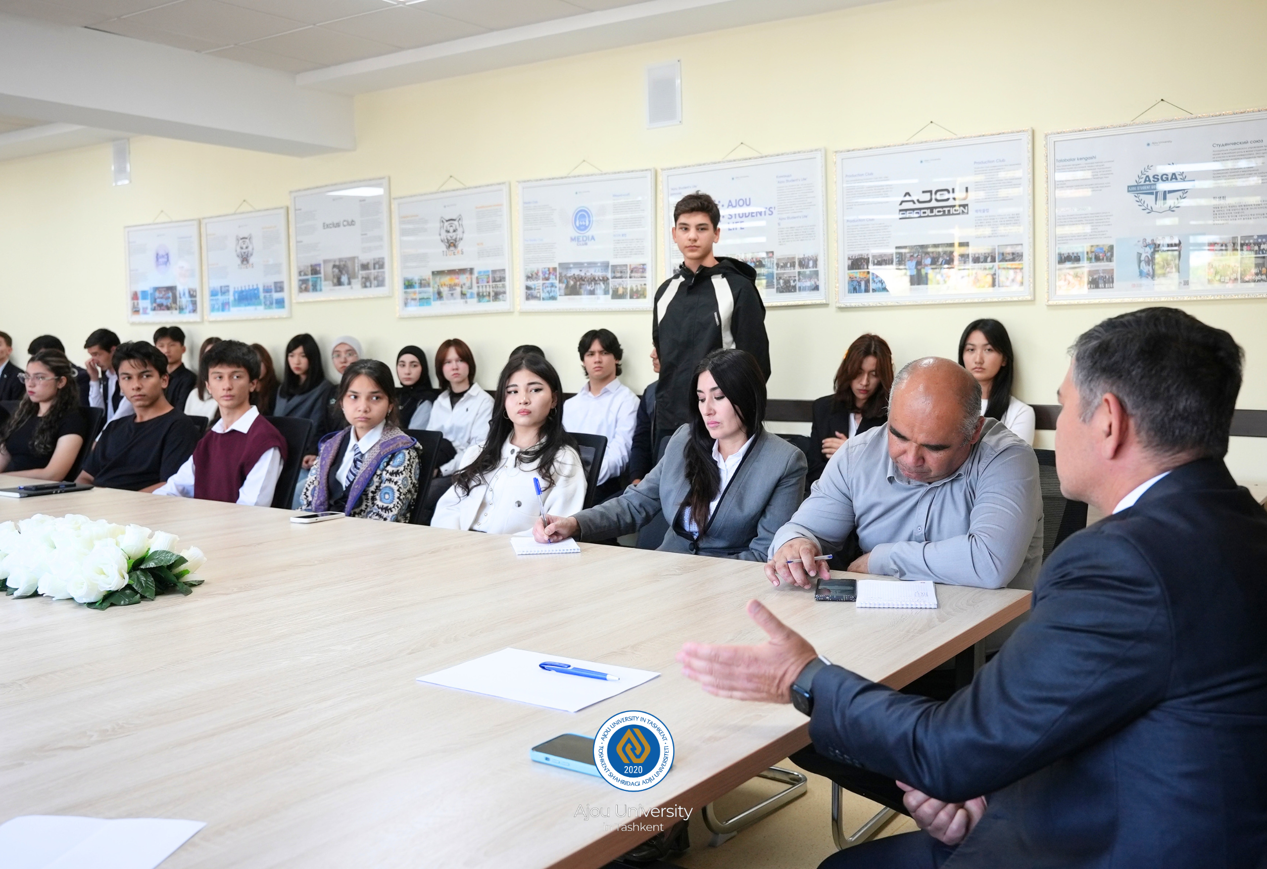 MEETING BETWEEN THE RECTOR AND STUDENTS
