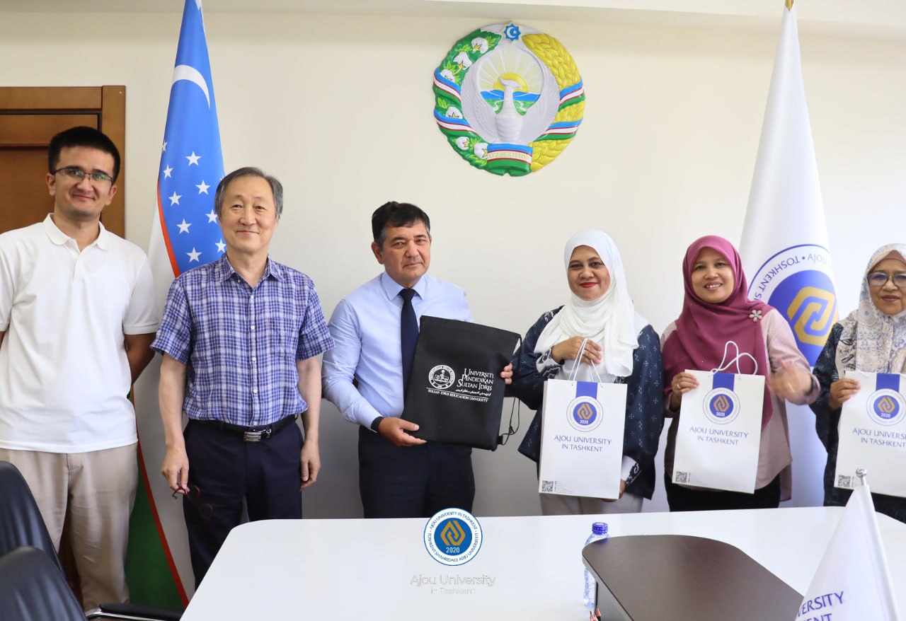 A meeting of representatives from Ajou University and UPSI.